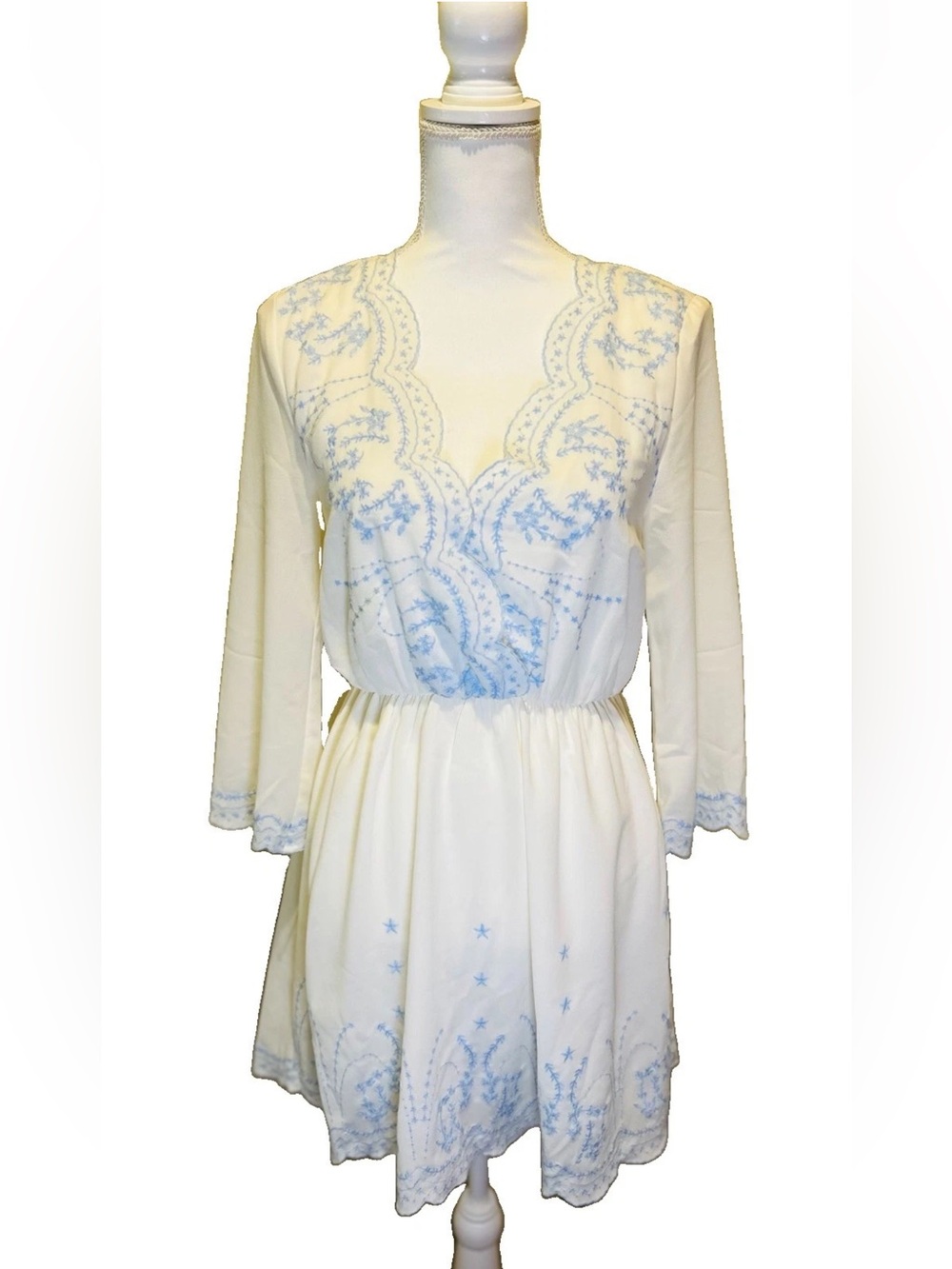 H&M Divided White Blue Embroidered Long Sleeve Surplice Mini Dress Size 6 / 38